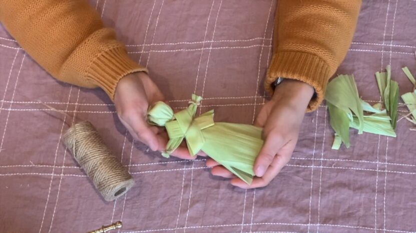 How to make a CORN HUSK DOLL